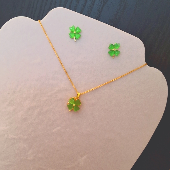 💥SALE💥Shamrock Necklace & Earrings Set NEW - Picture 1 of 5